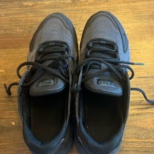 Black Nike air max boys 5.5Y